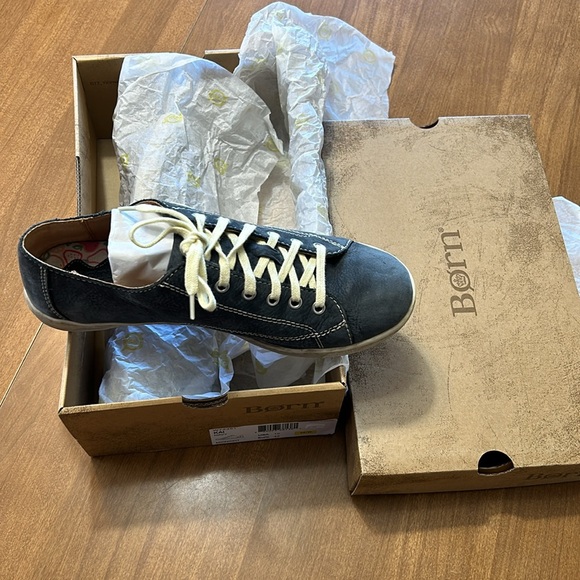 Born size 10/42 excellent condition casual shoe - Picture 7 of 8